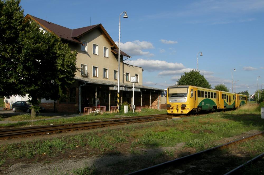 Nádraží v Bystřici v roce 1905 a dnes