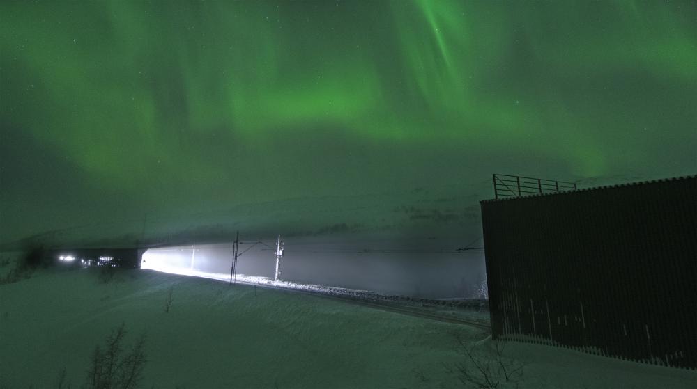 Train in Arctic Light2