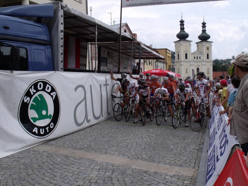 Start cyklistického závodu v roce 2011 (start cyklistického závodu v roce 1932)