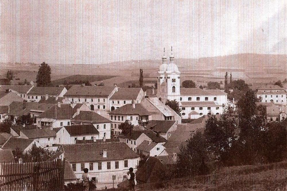 Pohled ze Skřipce v roce 1910 a 2011