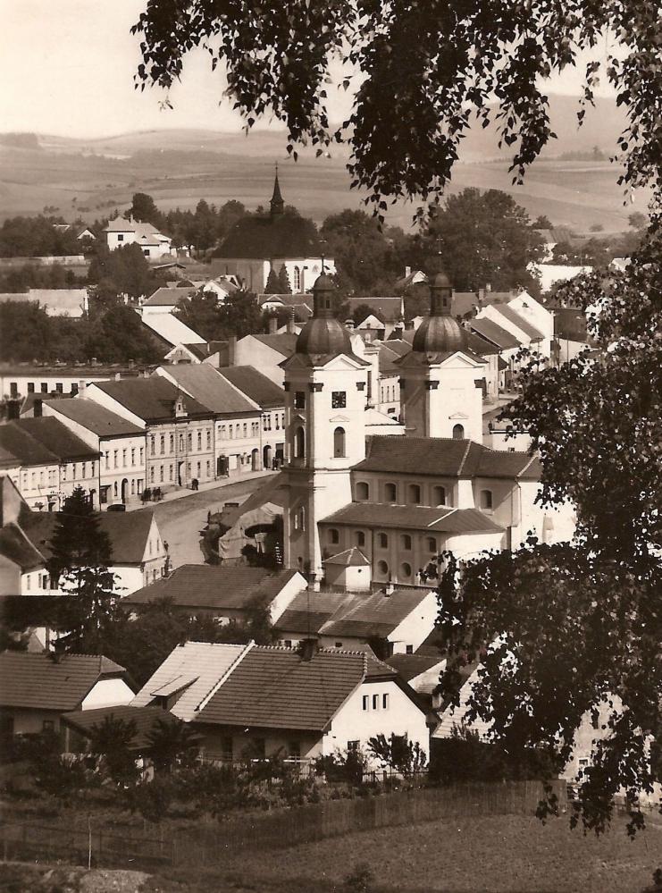 Kostel sv. Vavřince a náměstí