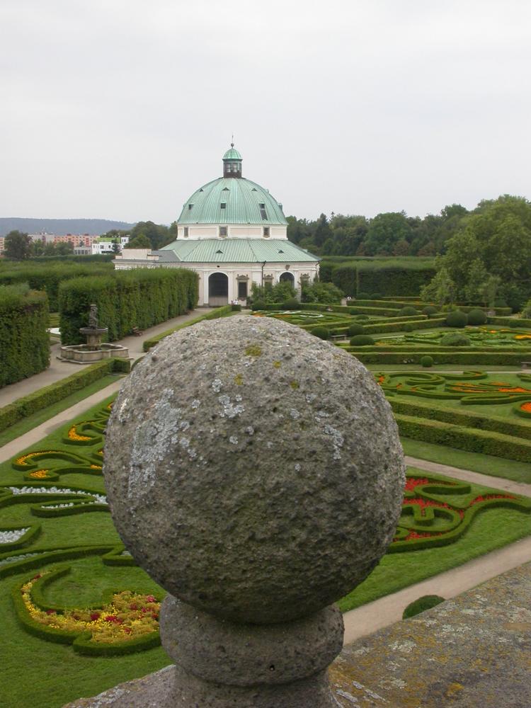 Květná zahrada - hlavice s rotundou