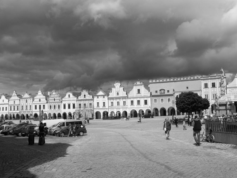 Telč-náměstí před bouří