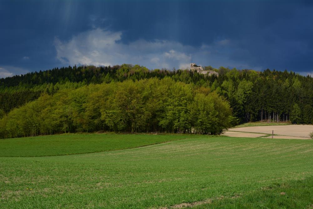 Zubštejn před bouří