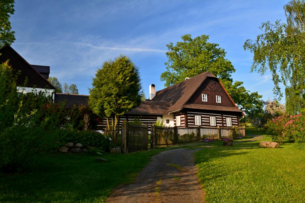 Chaloupka s Lukasovou lípou