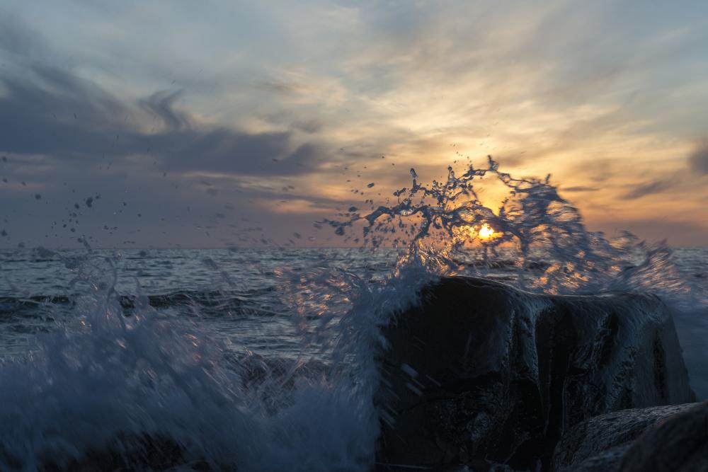 Midtnightsun and the Wave