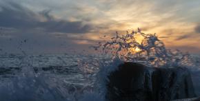 Midtnightsun and the Wave