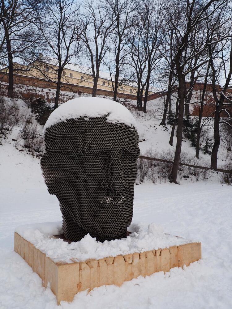 S čepičkou bílou (Jan Skácel)