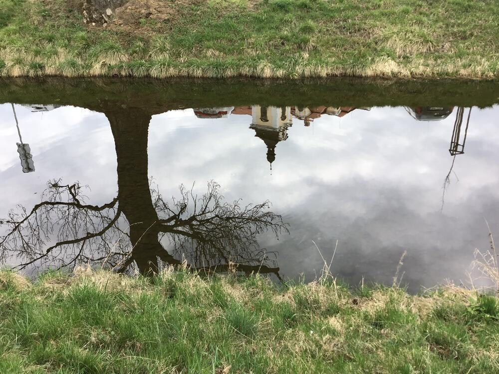 Zrcadlo řeky Kněžny pod zámkem